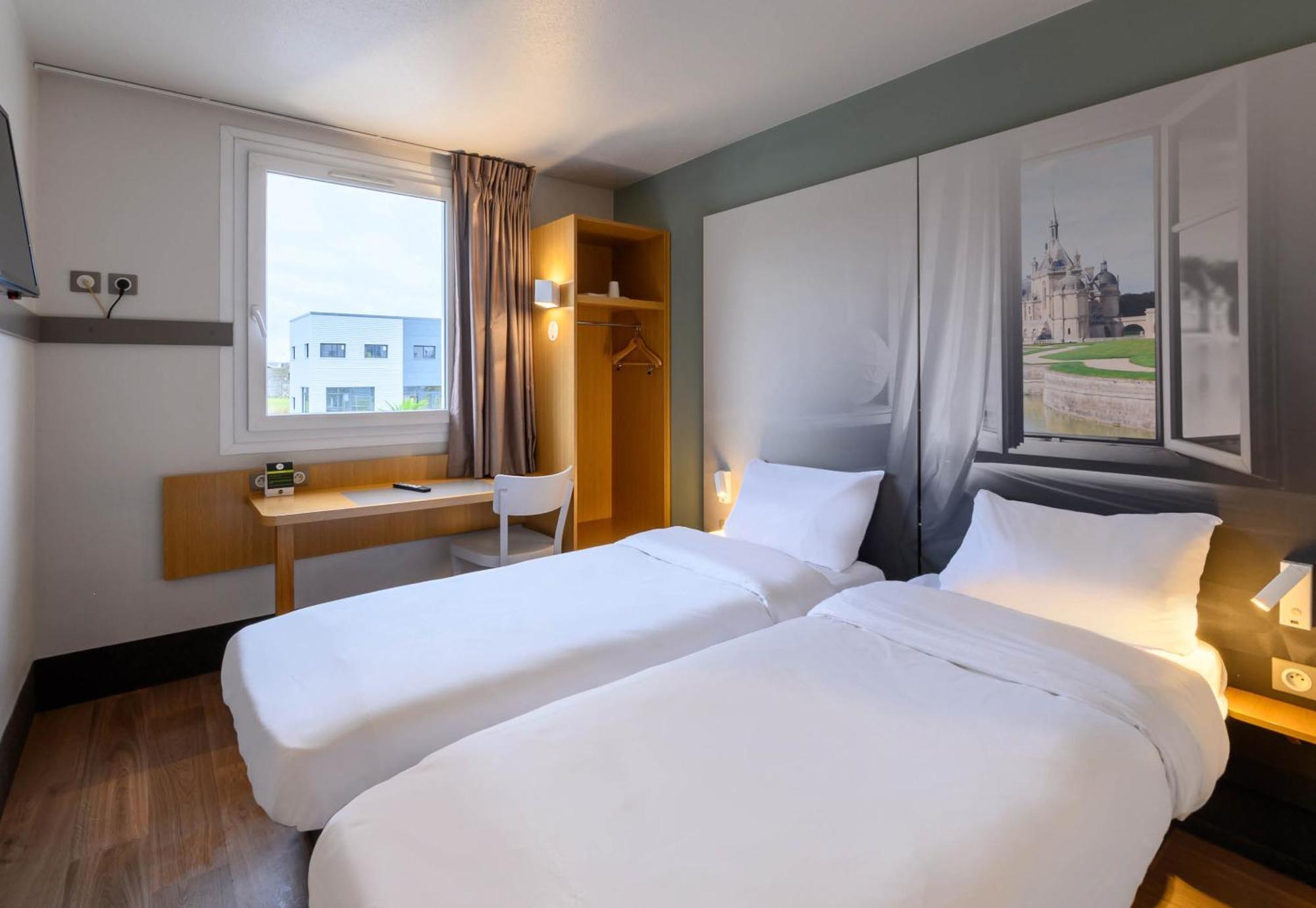 B&B Hotel Creil Chantilly Exterior photo